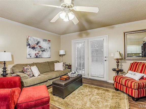4th image of 120 15th St E APT 106