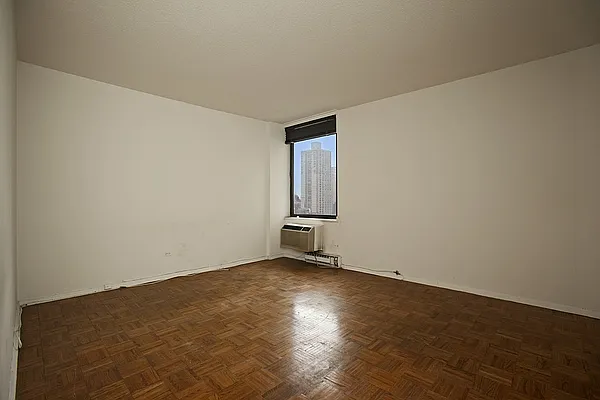 Sold by LG Fairmont Group | media 8