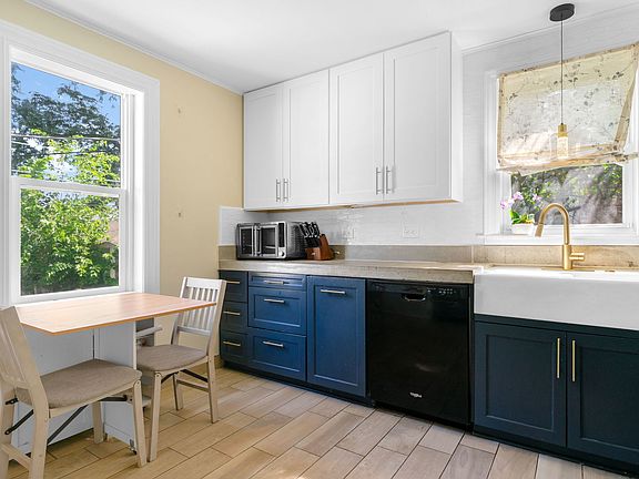 4th image of 292 E Burlington St
