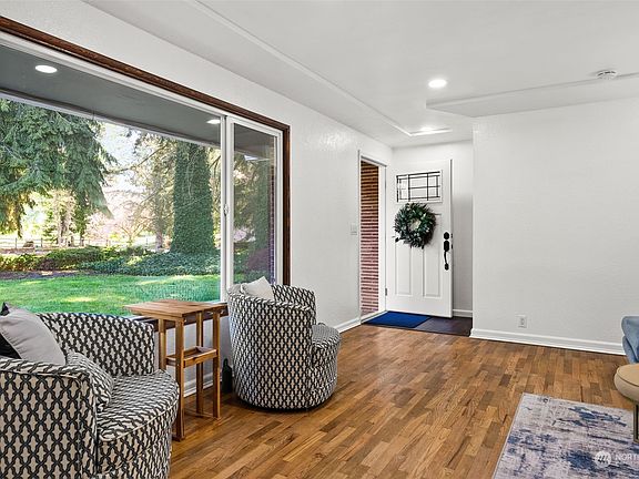 4th image of 3022 106th Avenue E