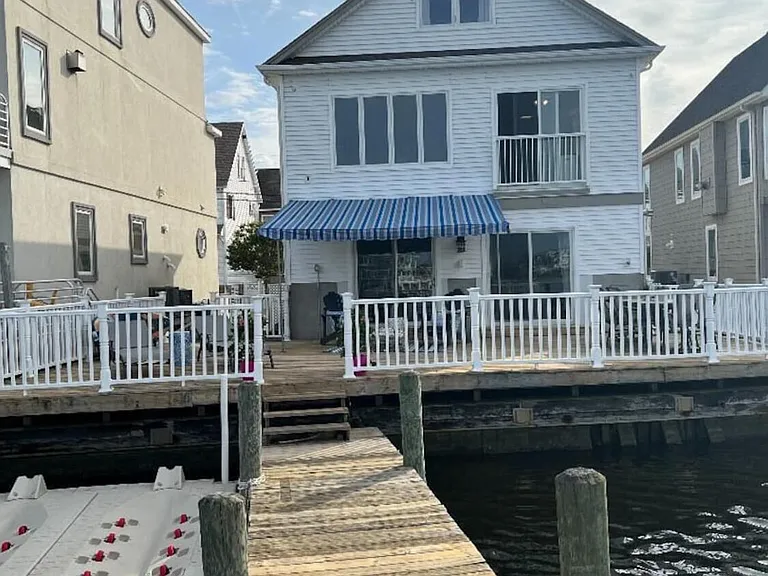 18 Harborside Dr E — Photo 24