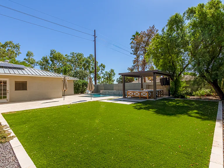 8731 E Minnezona Ave — Photo 4
