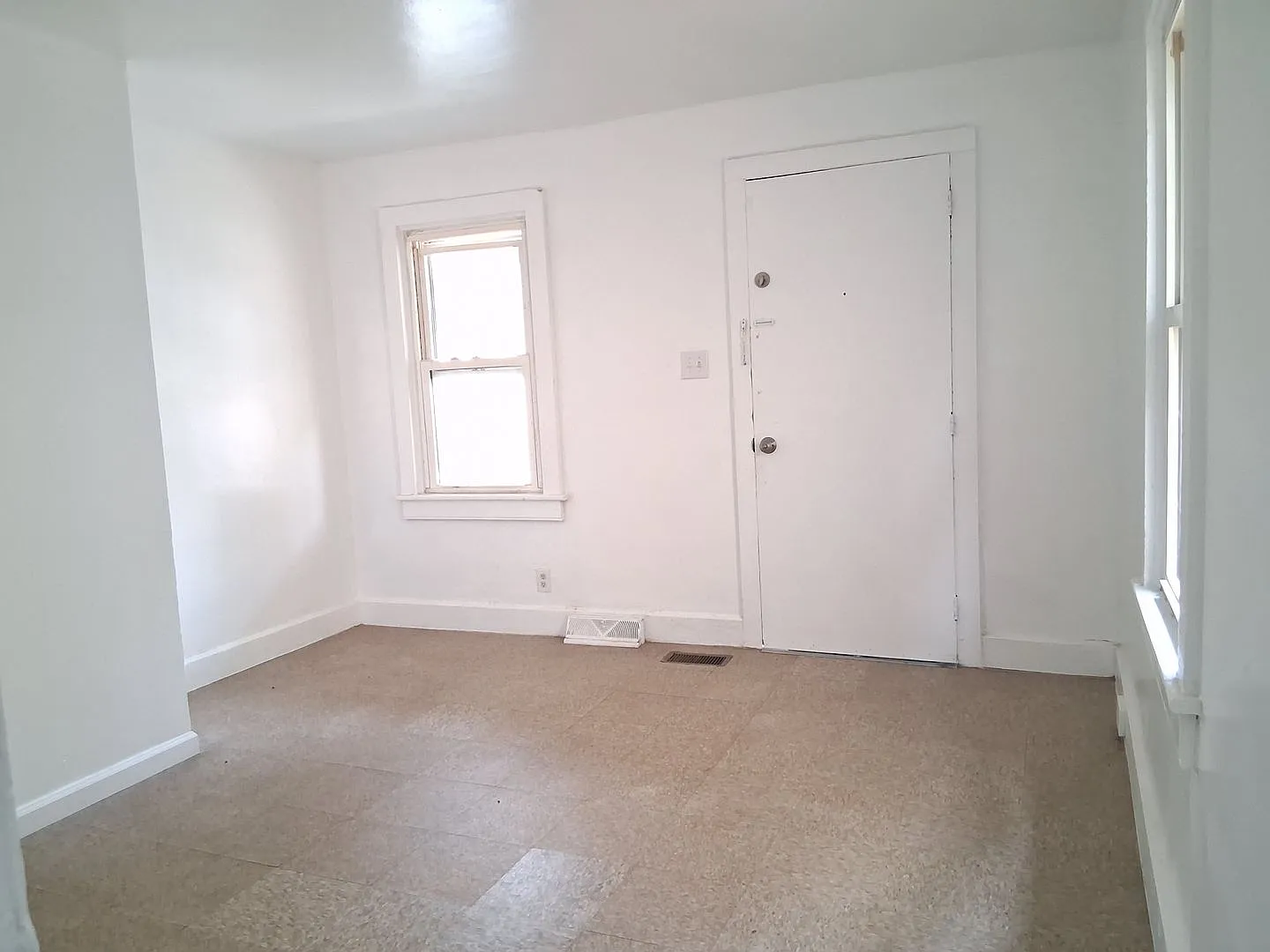 Bright 2 Bedroom Home For Rent In Bridgeton Nj $1465 — Photo 3