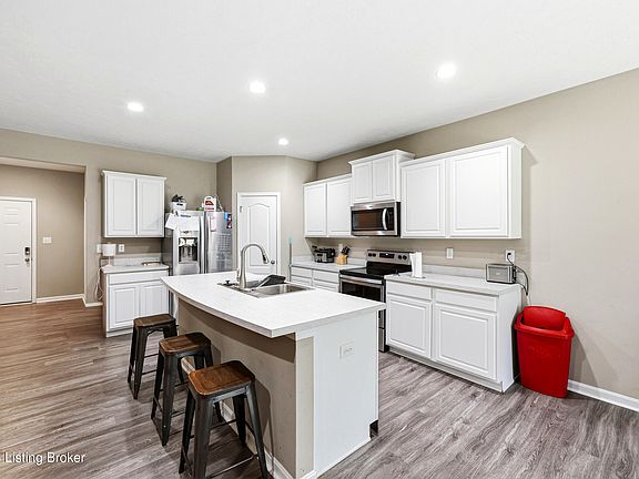5th image of 6901 Penn Creek Ct
