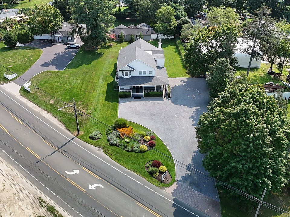 1st image of 250 Montauk Hwy