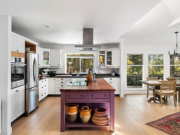 3rd image of 148 Oakspring Rd