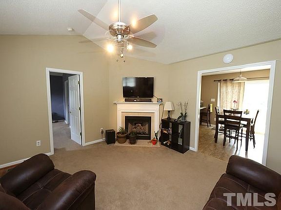 4th image of 445 Kingsbrook Cir