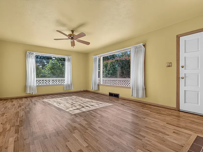655 Altamont St — Photo 5