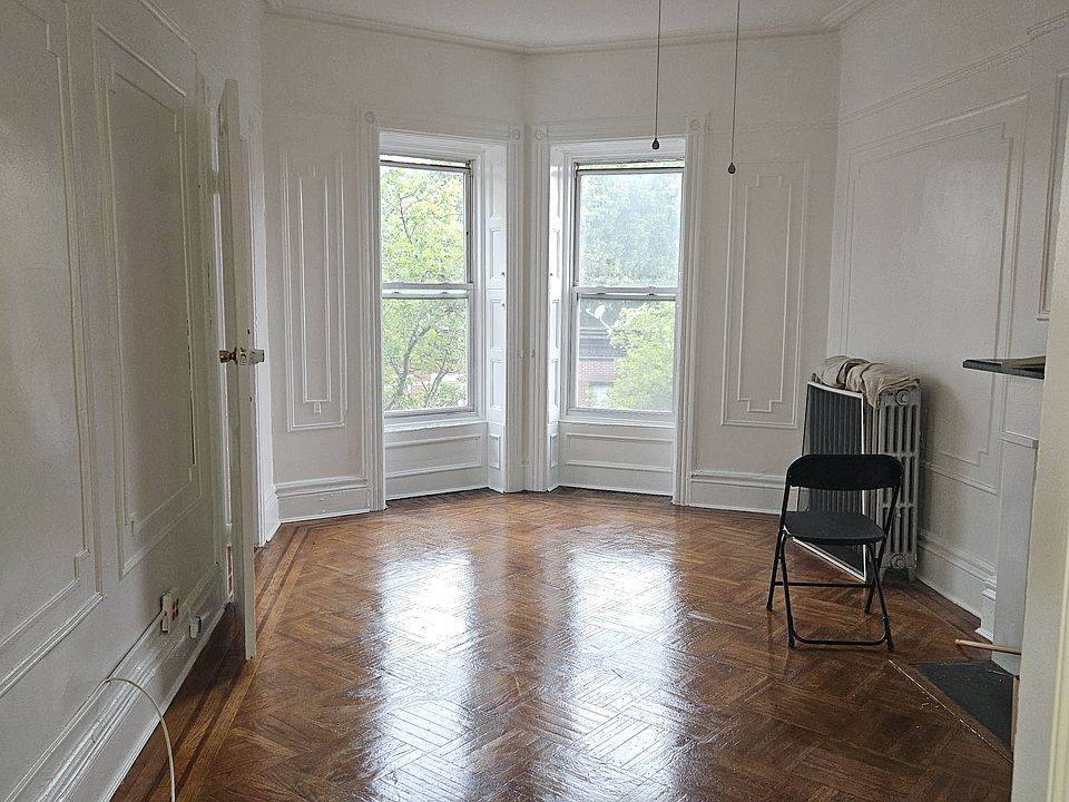 1st image of 587 Carlton Ave #3