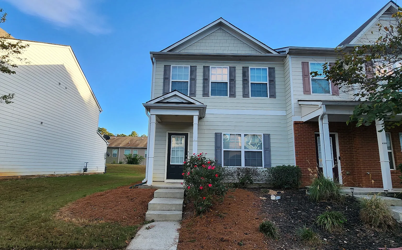3 bed, 2.5 bath, $1,700 — Photo 1