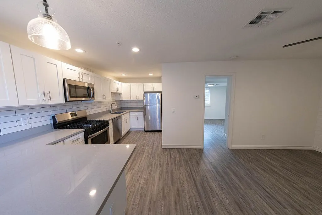 6725 E Earll Dr — Photo 1