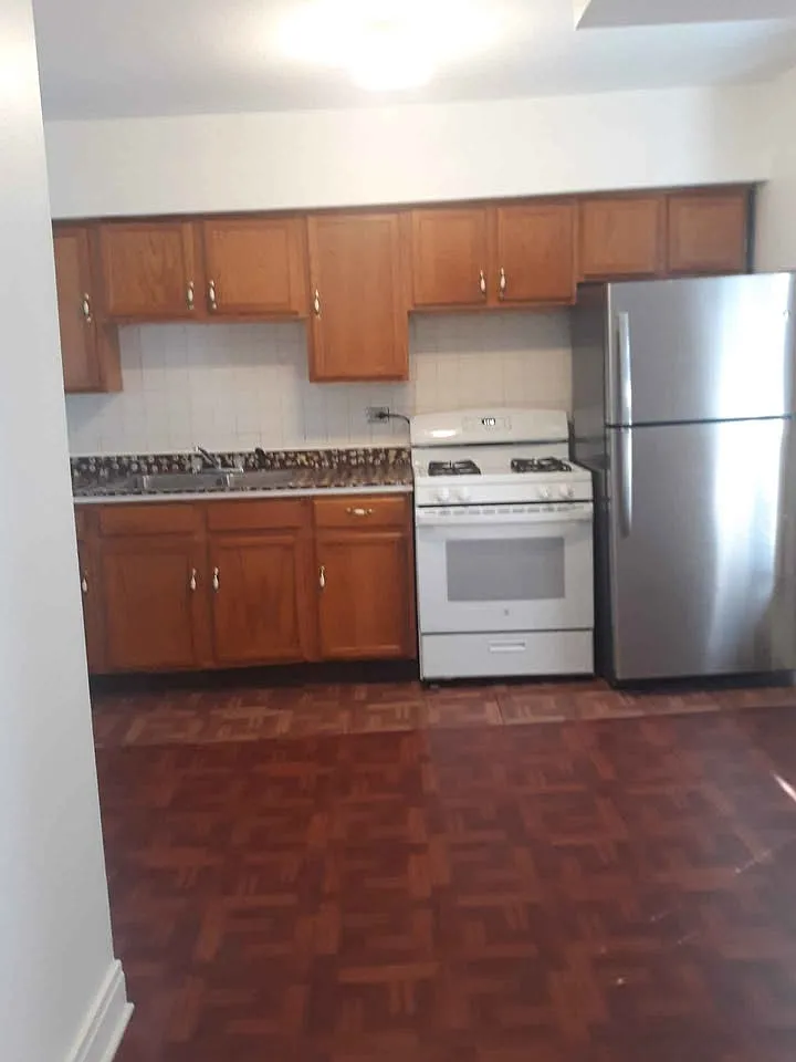 3 bed, $2,300 — Photo 3