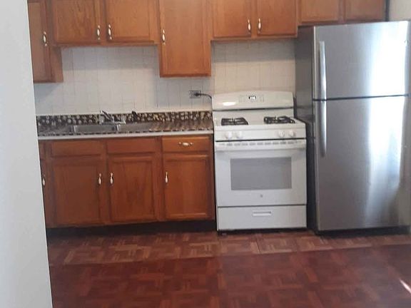 3rd image of 1921 Dewey Ave Unit 1