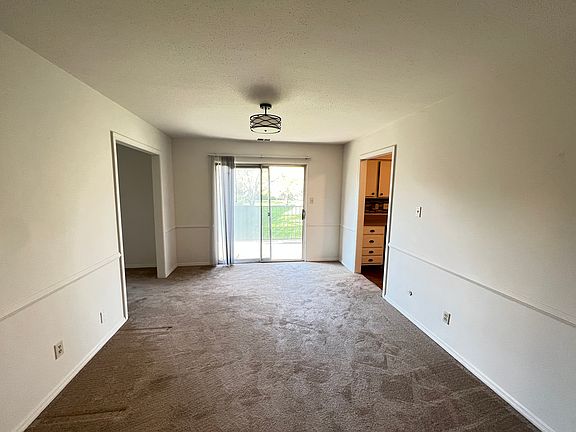 3rd image of 922 Hoover Village Dr APT D