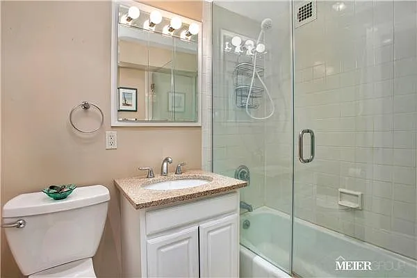 Sold by R New York | media 8