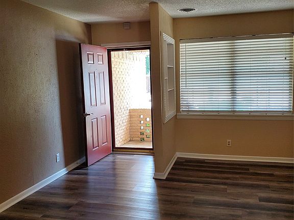 2nd image of 503 Harriett St
