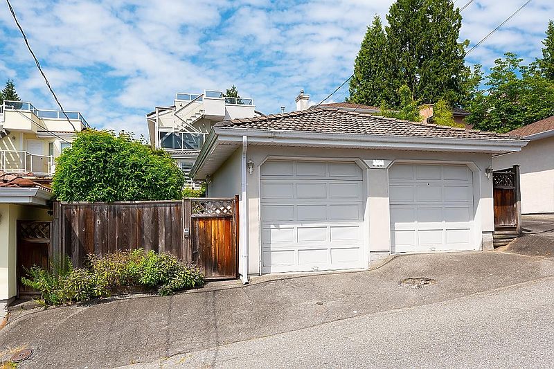 North Vancouver House for rent - 4 Bedrooms — photo 39