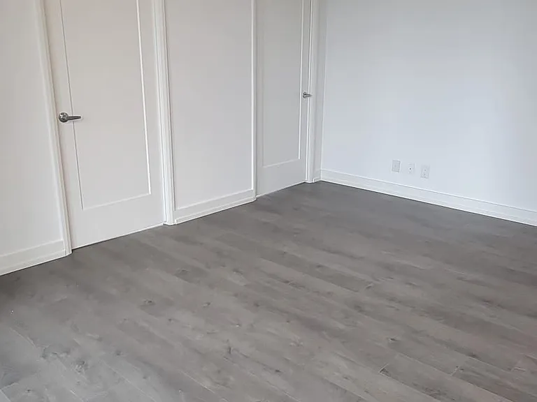 75 James St S #1202 — Photo 10
