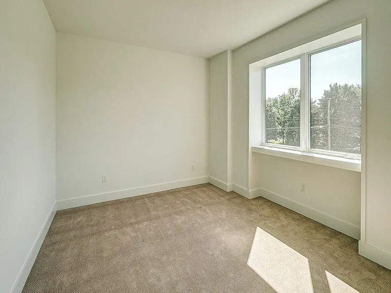 Riverside Village Apartments — Photo 70
