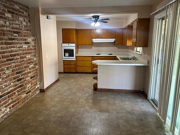 5th image of 3684 N Millbrook Ave