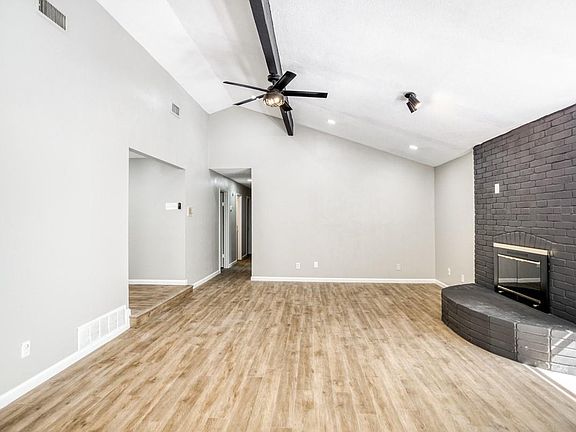 5th image of 1802 Hillcrest Dr