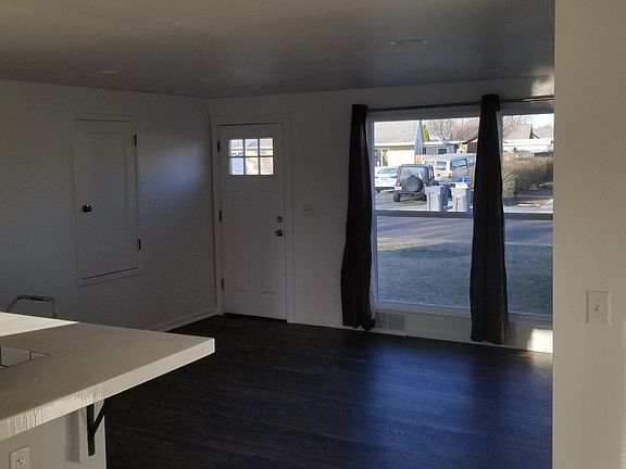 4th image of 1424 Sanford Ave