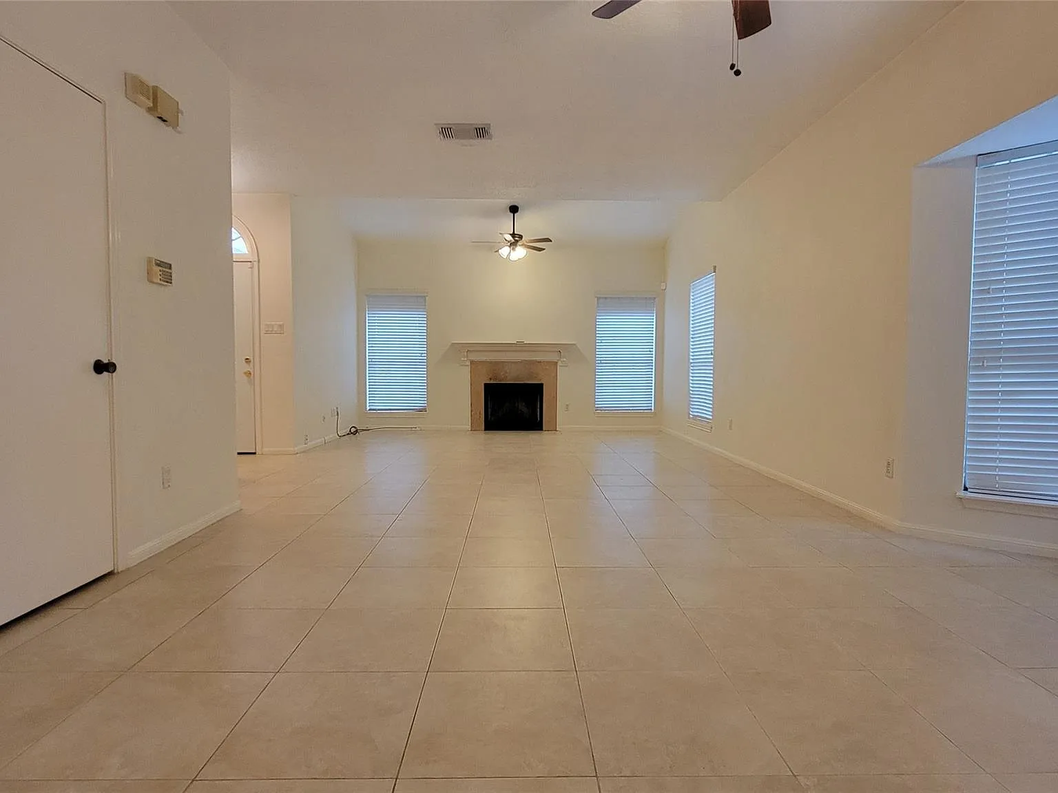 2 bed, 2.5 bath, 1499 sqft, $1,800 — Photo 4