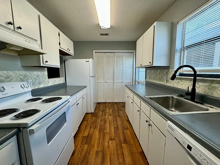 727 S Main St #112 — Photo 3