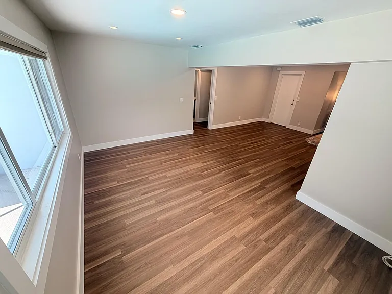 1390 NW 4th St — Photo 15
