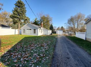 634 Oak St, Woodstock, IL 60098