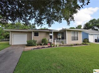 110 Bonham St, Port Lavaca, TX 77979