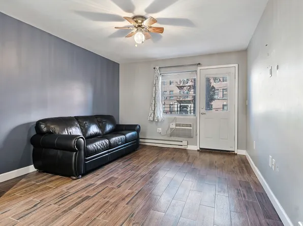 31-23 Crescent Street image 1 of 12