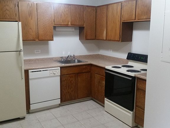 4th image of 1700 Wedgewood Dr APT 304
