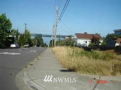 1st image of 246 10th Avenue S