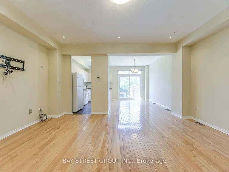 2413 Whistling Springs Cres — Photo 5