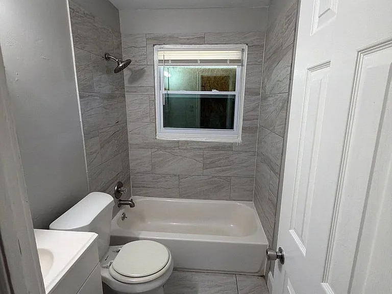 1388 Kyle St — Photo 4