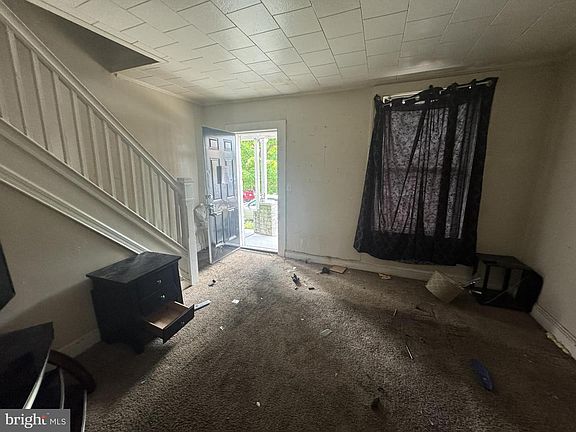 4th image of 439 N East Ave