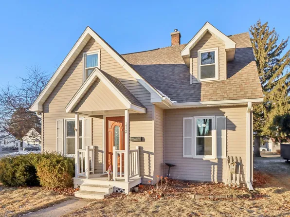 312 Carroll St, Beaver Dam, WI 53916