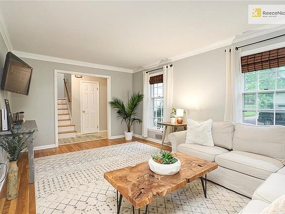 5th image of 10803 W 96th Pl