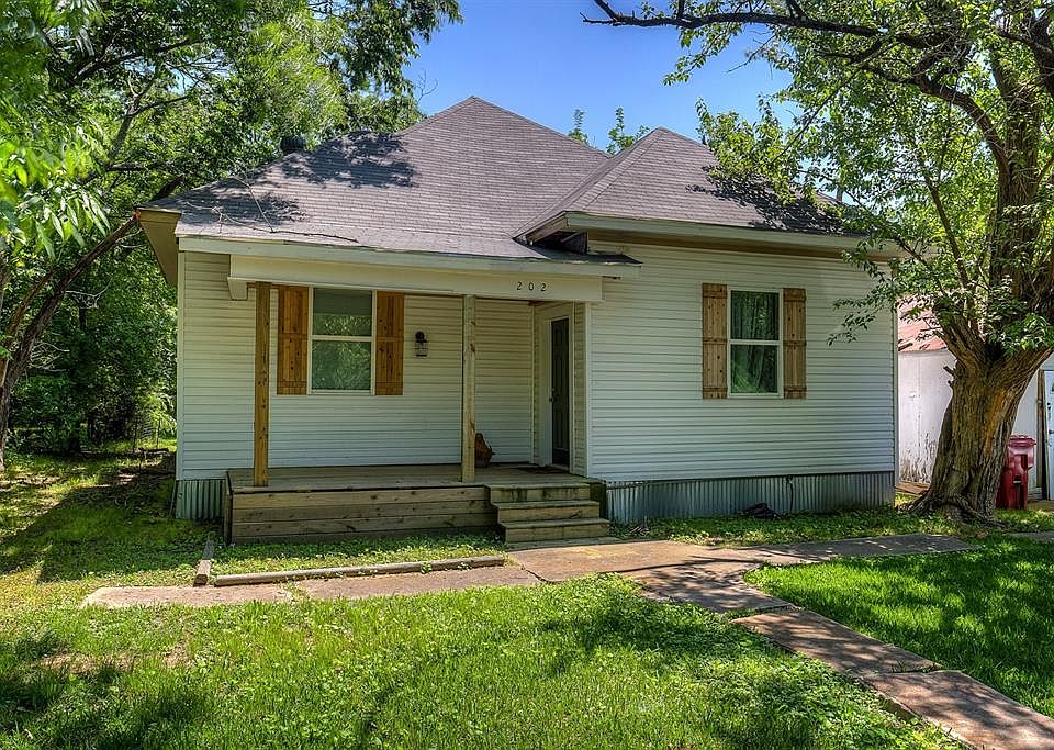 1st image of 202 Olive St