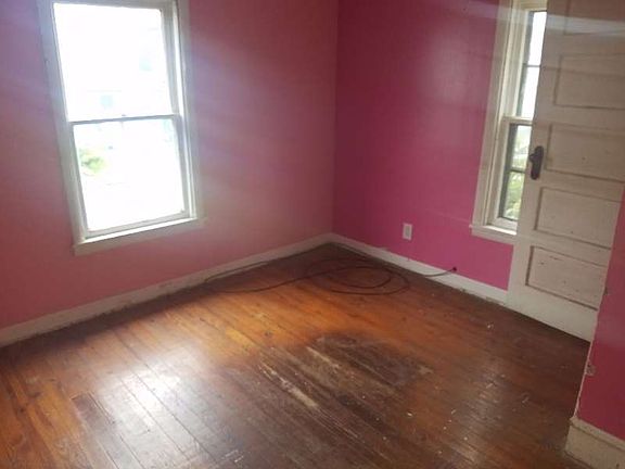 4th image of 159 E Bissell St
