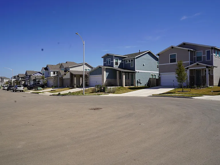 8614 Cumbrae Ln — Photo 32
