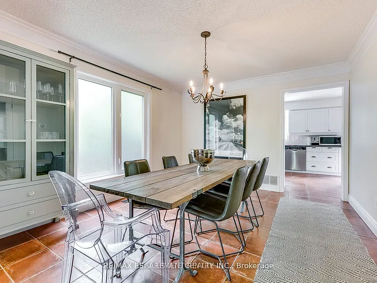 1239 White Ln — Photo 6