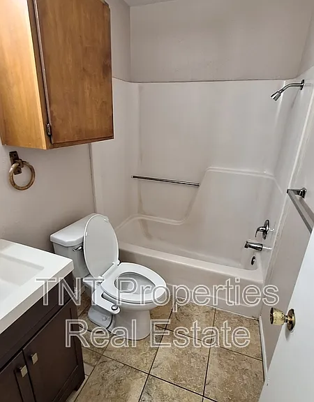 1906 Barak Ln #10 — Photo 8