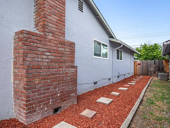 5th image of 124 Manzanita Drive