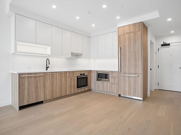 2nd image of 8398 Oak St #208