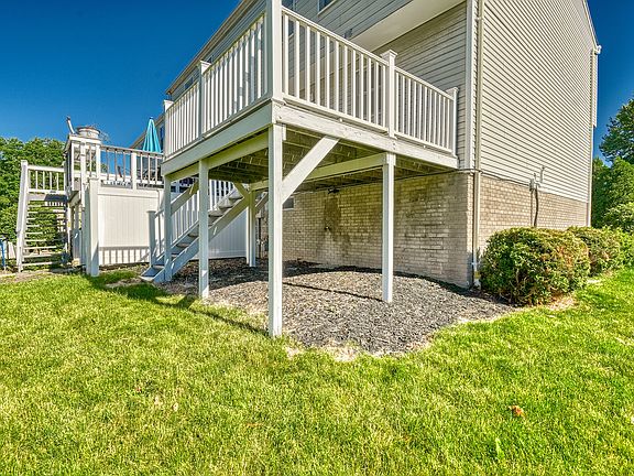 3rd image of 7 Bramblewood Ln