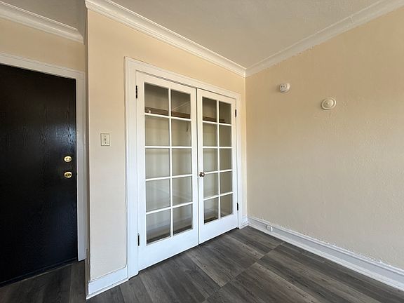 5th image of 3945 N Pulaski Rd #103