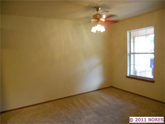 3rd image of 305 S Perdue Ave