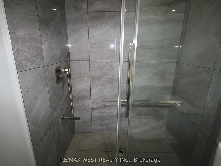 152 The Queensway #BASEMENT — Photo 17